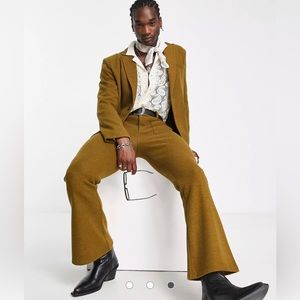 Selling blazer and pants . Pants are waist 34 and blazer chest 42  short